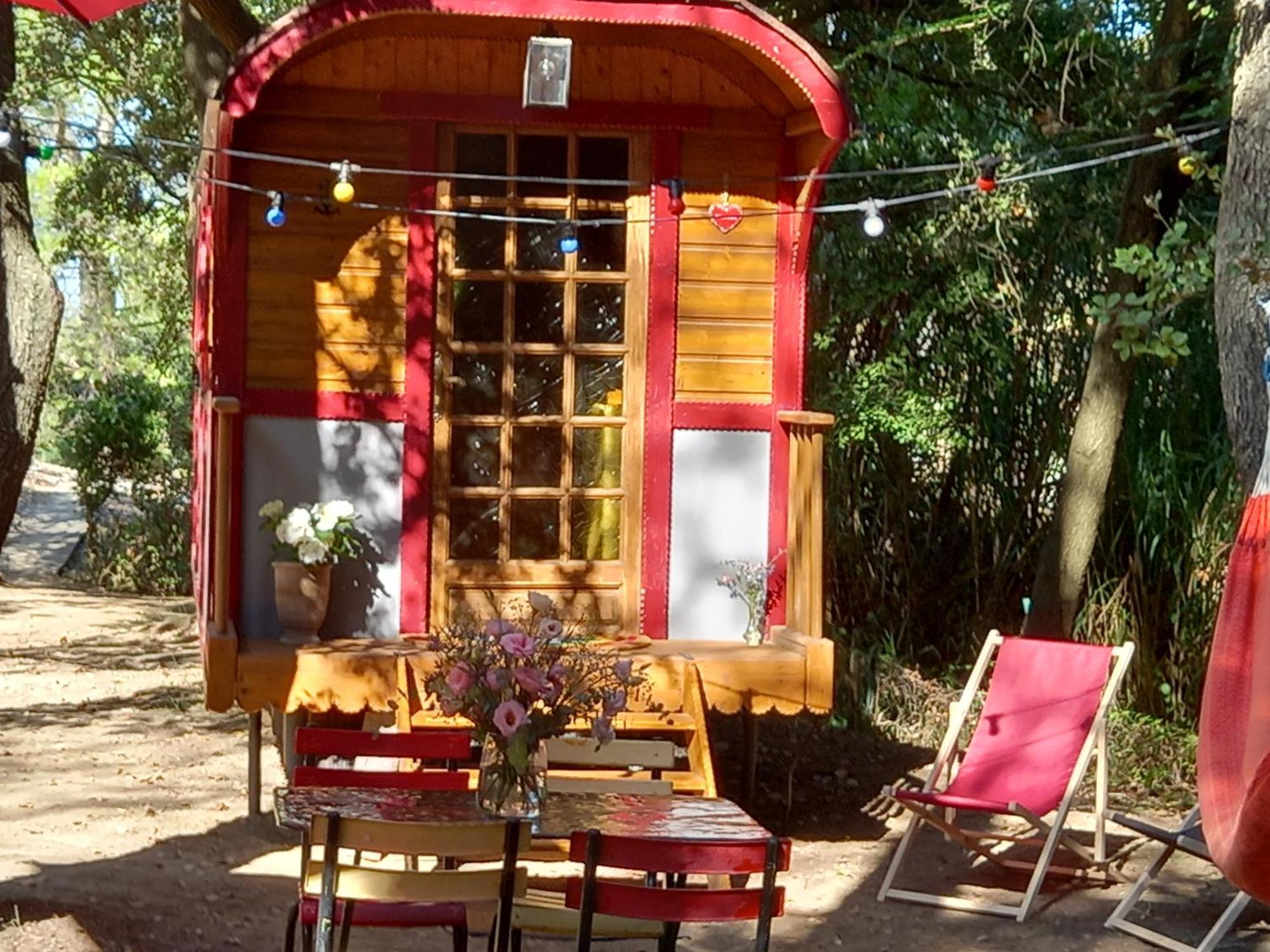 La Roulotte Du Petit Paradis Saint-Rémy-de-Provence Dış mekan fotoğraf